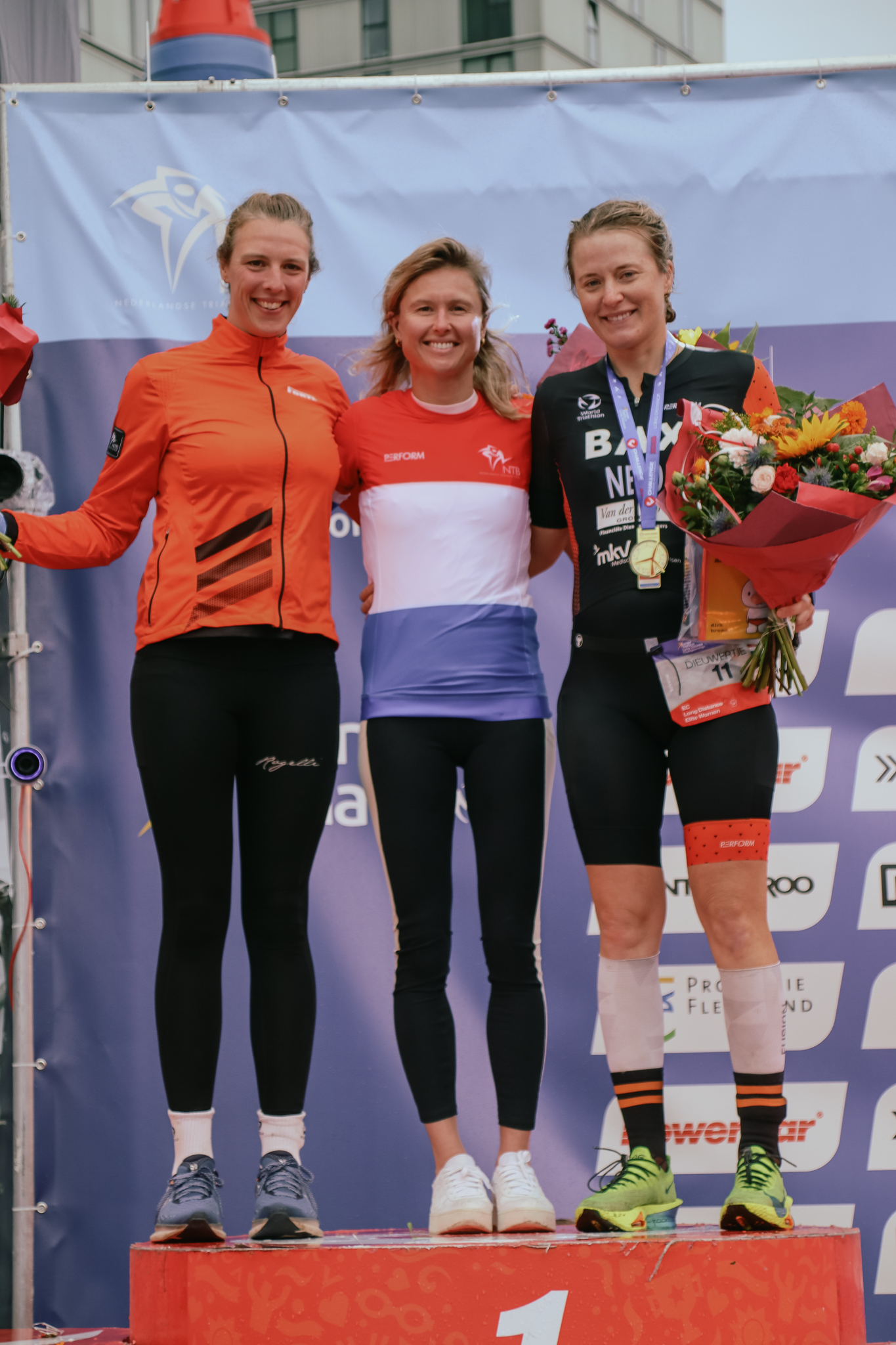 Davies domineert